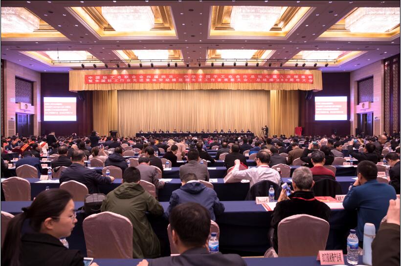 C:\Documents and Settings\Administrator\桌面\qq大会会场.jpg C:\Documents and Settings\Administrator\桌面\qq大会会场.jpg