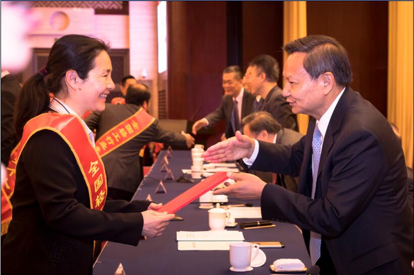 C:\Documents and Settings\Administrator\桌面\QQ截图领导给劳模颁奖.jpg C:\Documents and Settings\Administrator\桌面\QQ截图领导给劳模颁奖.jpg