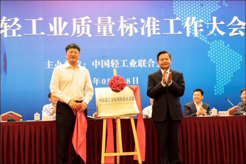 C:\Documents and Settings\Administrator\桌面\揭牌.jpg C:\Documents and Settings\Administrator\桌面\揭牌.jpg