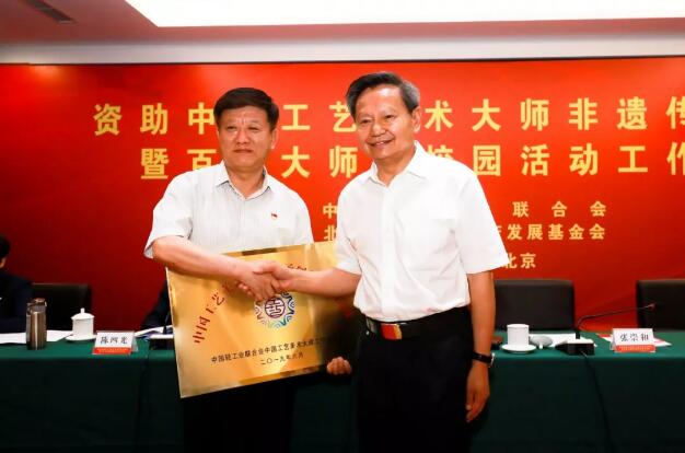 C:\Documents and Settings\Administrator\桌面\大师进校园活动19年\大师5.jpg C:\Documents and Settings\Administrator\桌面\大师进校园活动19年\大师5.jpg