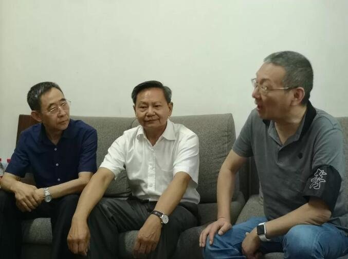 C:\Documents and Settings\Administrator\桌面\秦含章\悼念秦含章照片2.jpg C:\Documents and Settings\Administrator\桌面\秦含章\悼念秦含章照片2.jpg