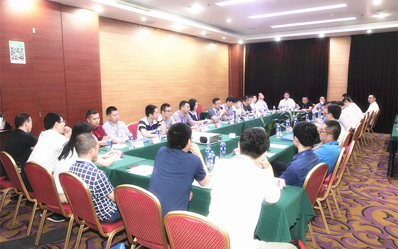 班会座谈.jpg 班会座谈.jpg